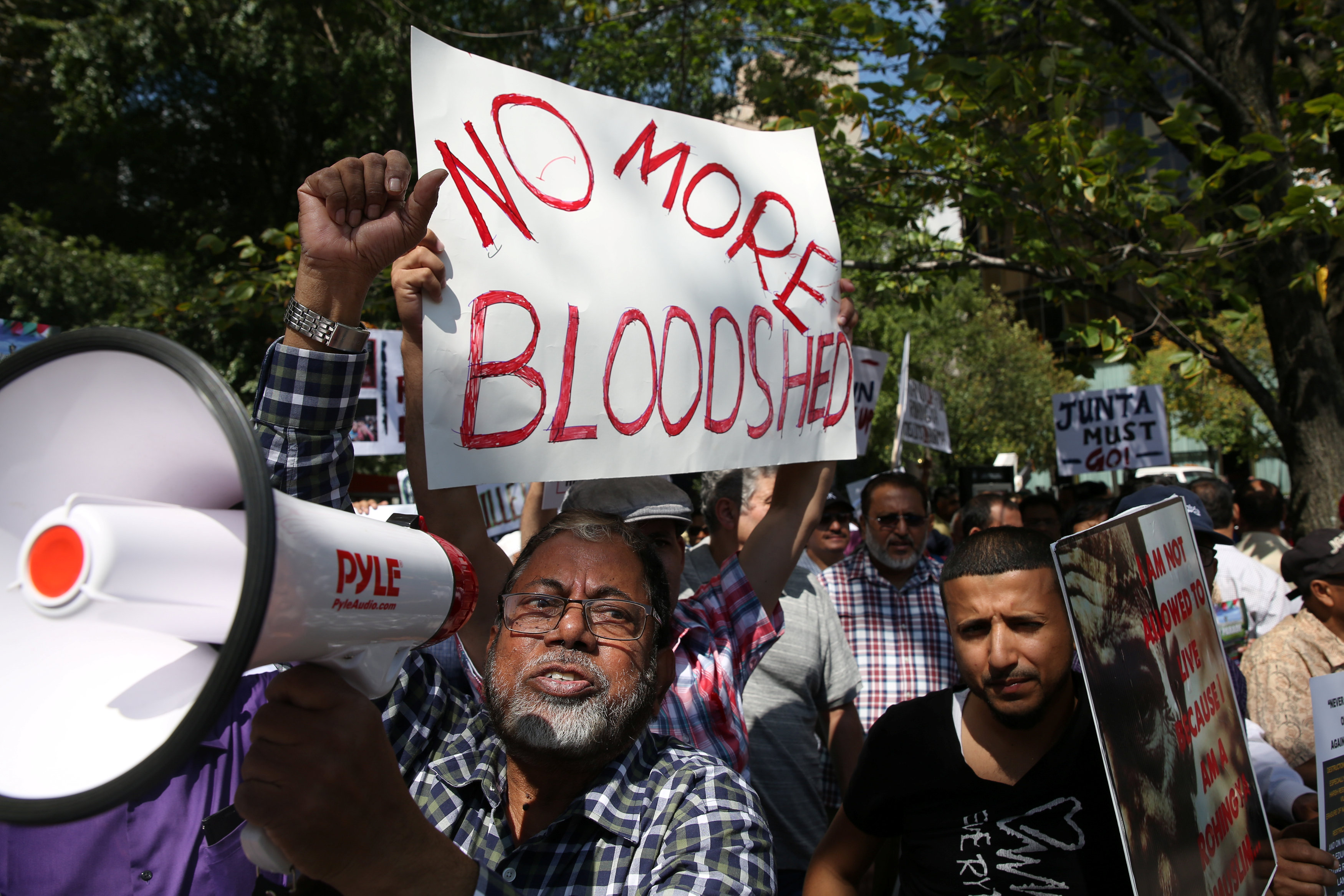 مظاهرات حاشدة فى نيويورك ضد العنف تجاه الروهينجا بميانمار