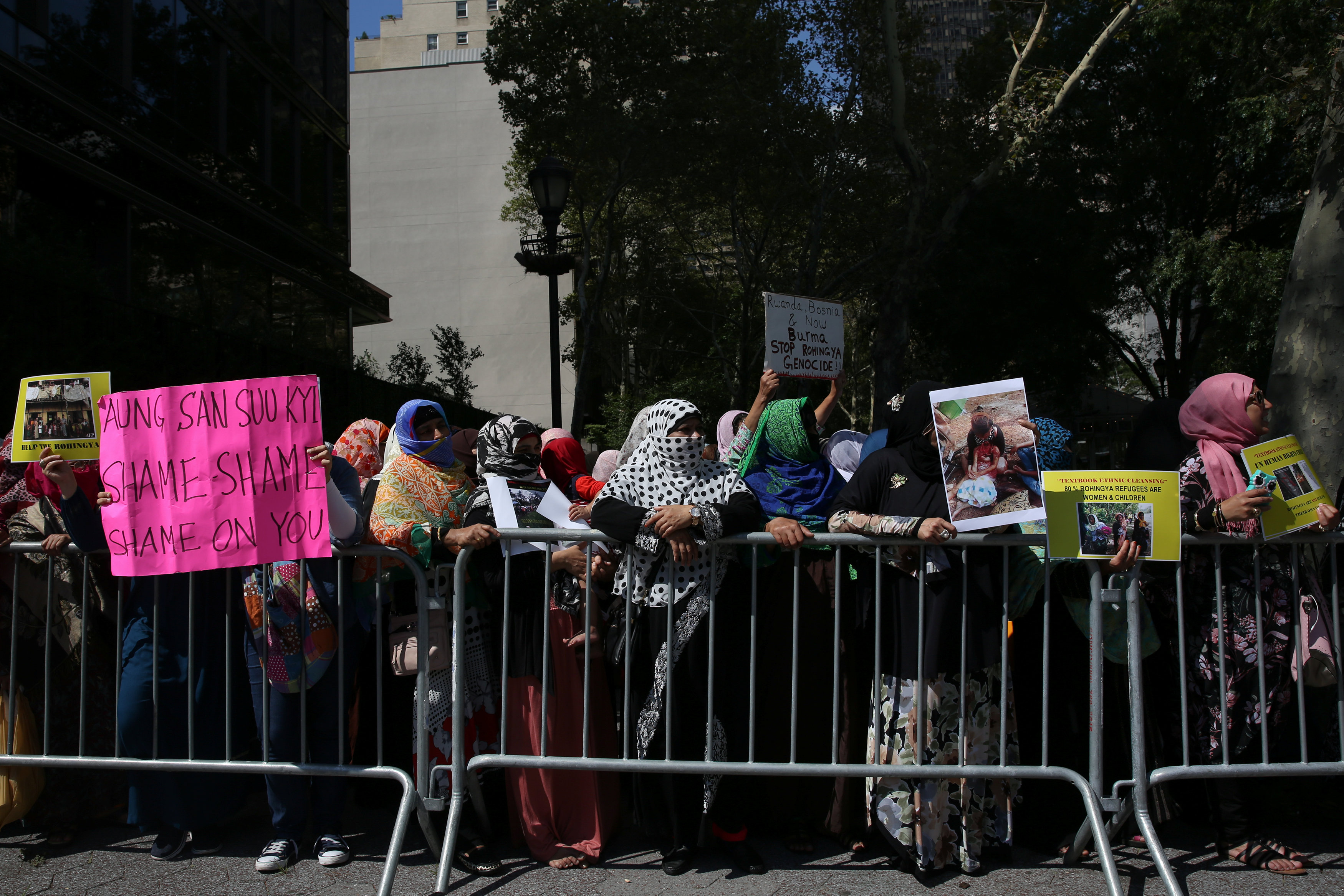 مسلمو أمريكا يتظاهرون أمام مقر الأمم المتحدة لوقف العنف ضد الروهينجا
