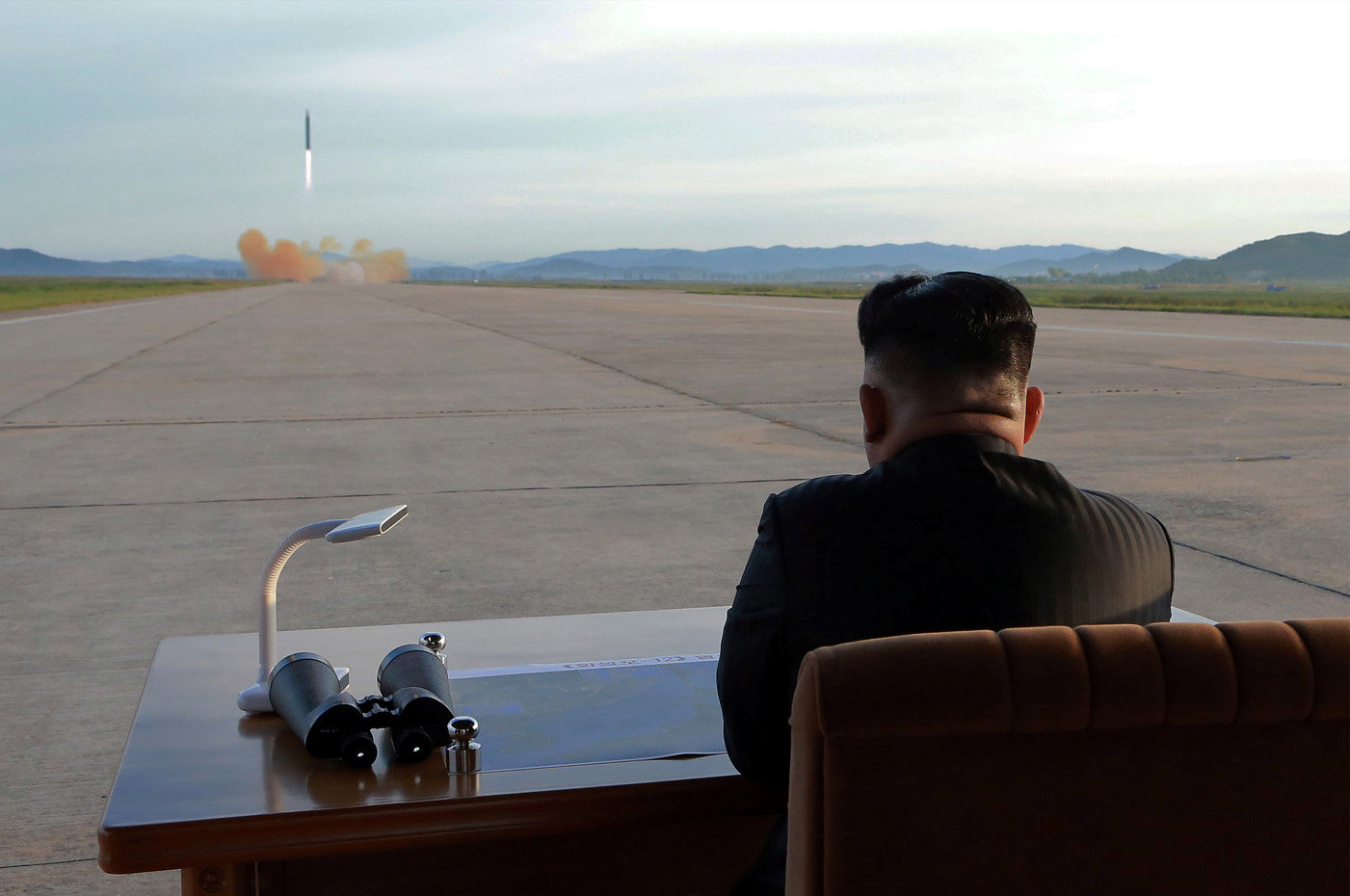 زعيم كوريا الشمالية يتابع مرحلة اطلاق الصاروخ
