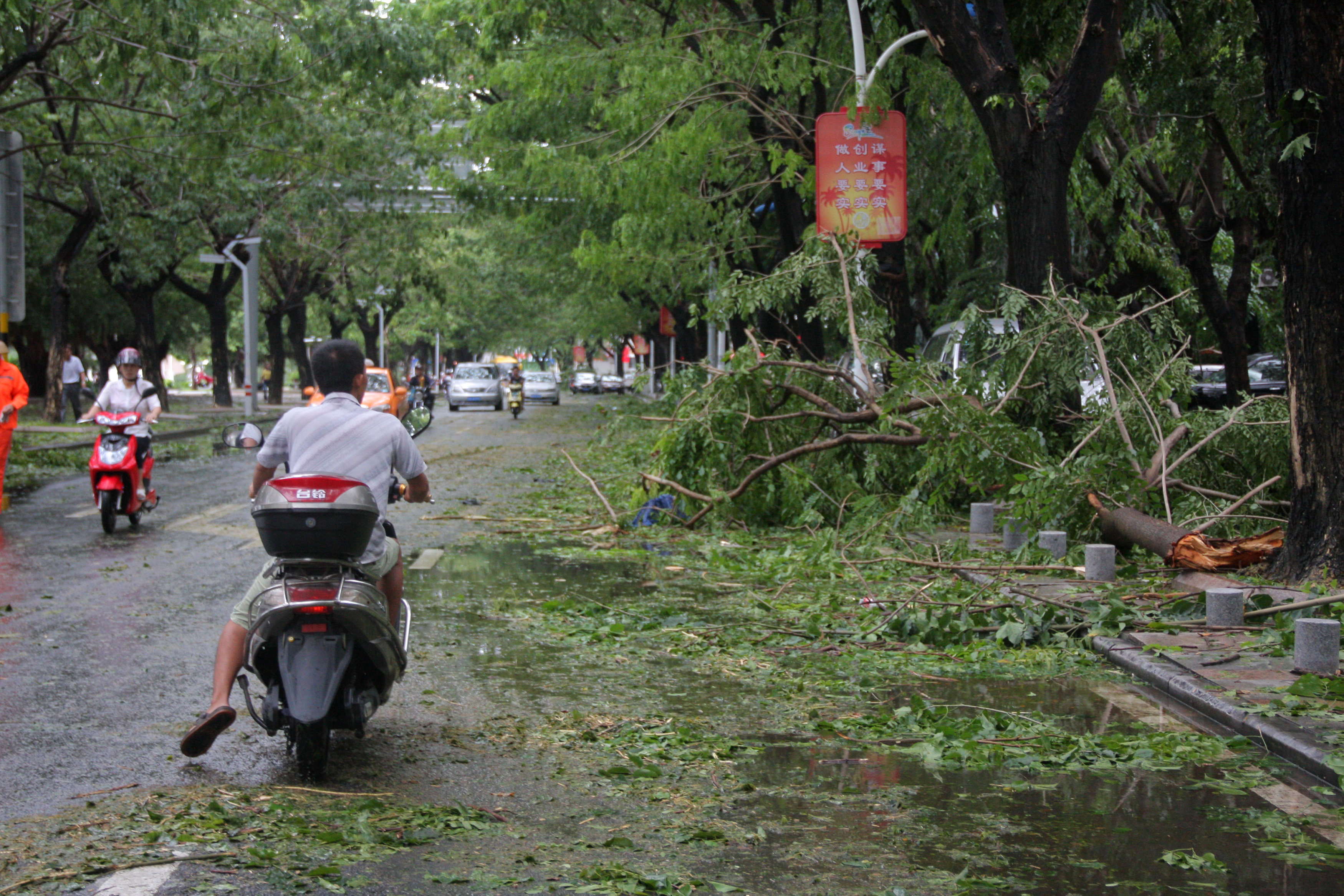 الإعصار دوكسورى يجتاح فيتنام  (3)