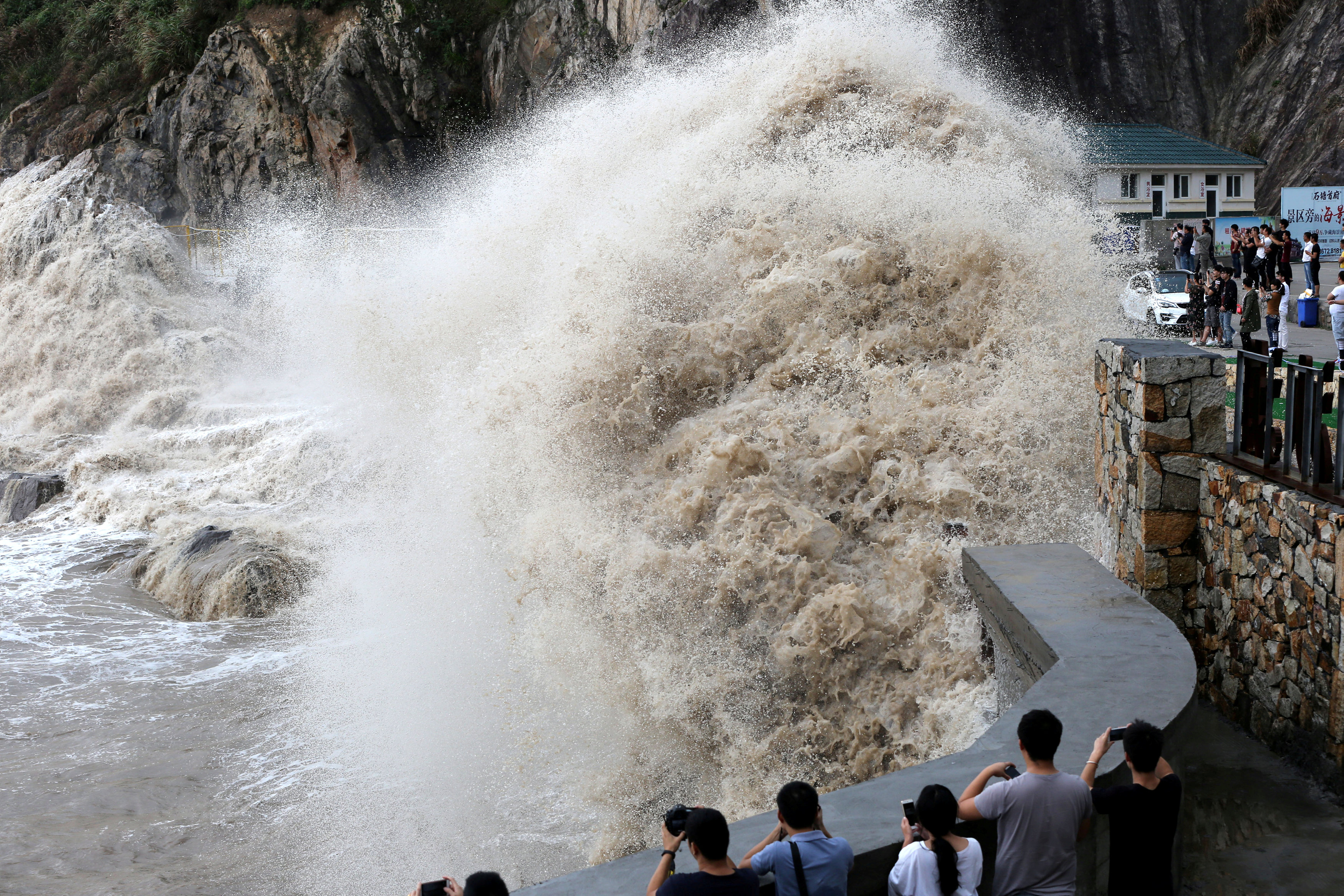الإعصار دوكسورى يجتاح فيتنام  (4)