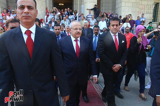 خالد عبد الغفار  يشهد أداء تحية العلم والنشيد الوطنى بجامعة القاهرة (4)