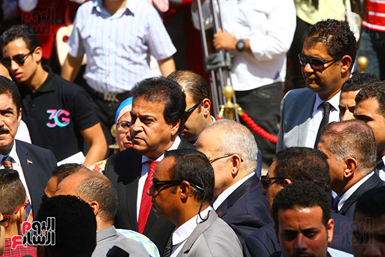 خالد عبد الغفار  يشهد أداء تحية العلم والنشيد الوطنى بجامعة القاهرة (11)
