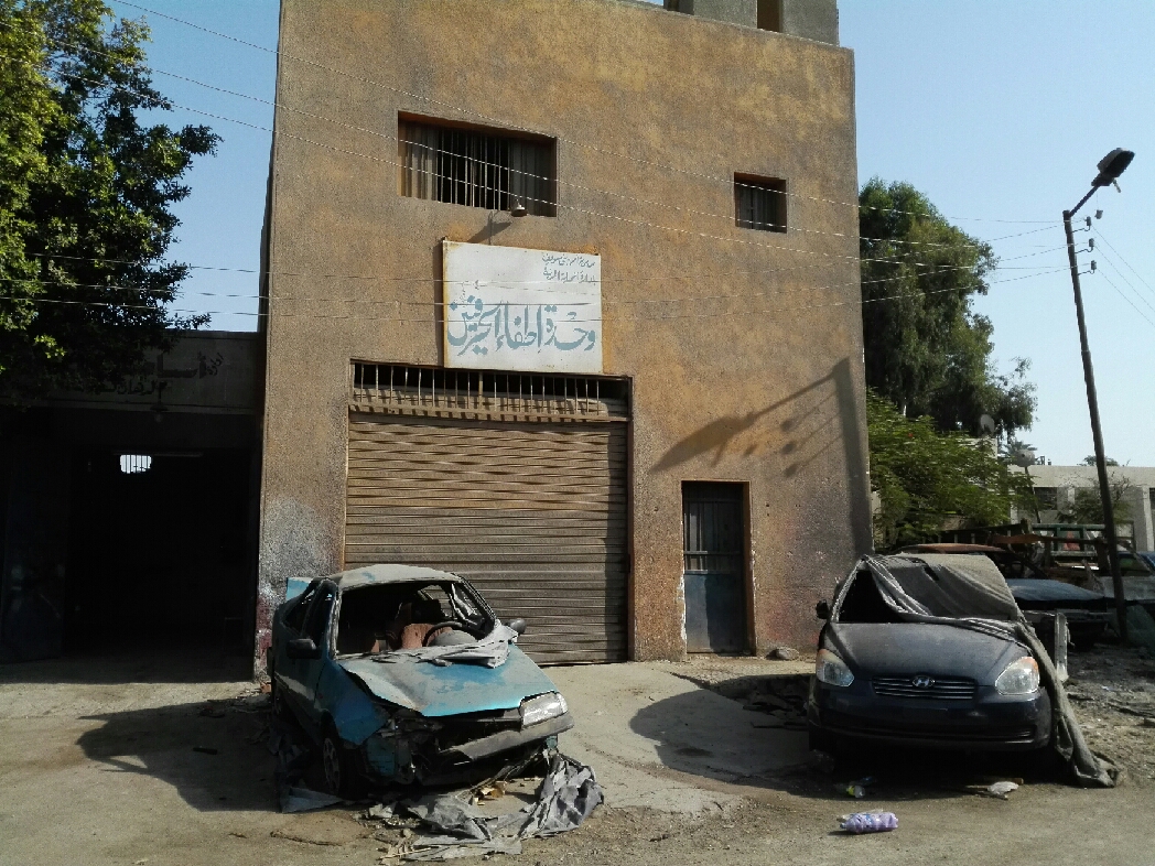 16- مبنى وحدة اطفاء مغلق وبلا سيارات