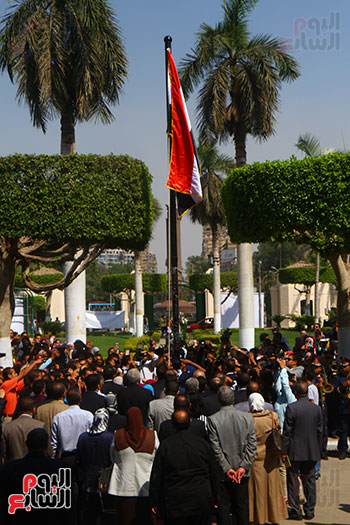 خالد عبد الغفار  يشهد أداء تحية العلم والنشيد الوطنى بجامعة القاهرة (7)