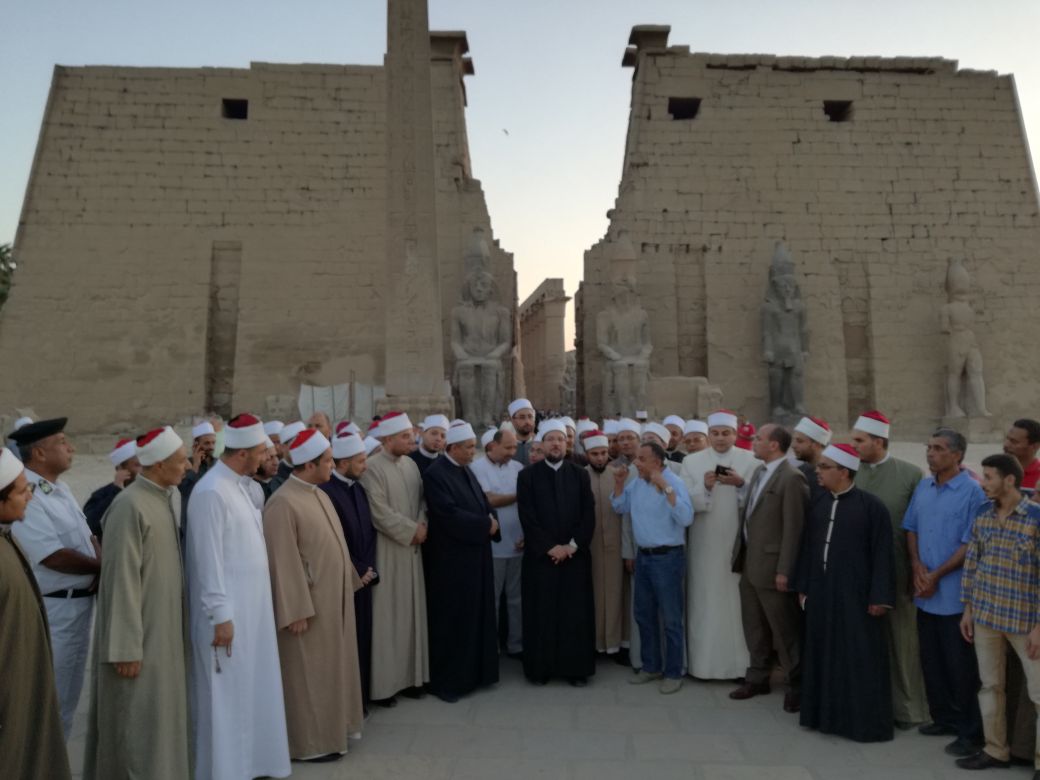 وزير الأوقاف يزور معبد الأقصر ومسجد أبو الحجاج الاقصرى (7)