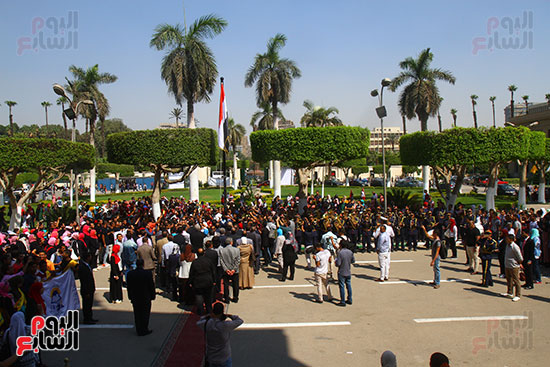 خالد عبد الغفار  يشهد أداء تحية العلم والنشيد الوطنى بجامعة القاهرة (9)