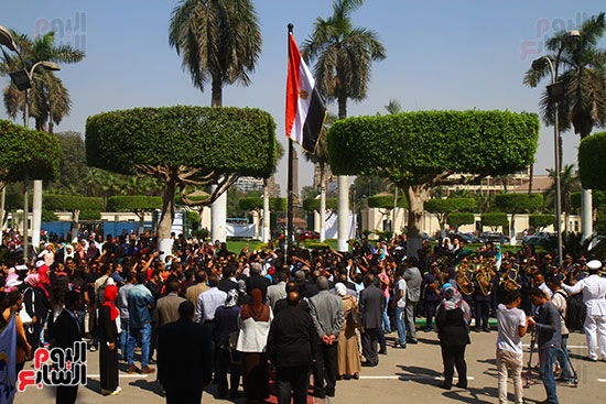 خالد عبد الغفار  يشهد أداء تحية العلم والنشيد الوطنى بجامعة القاهرة (6)