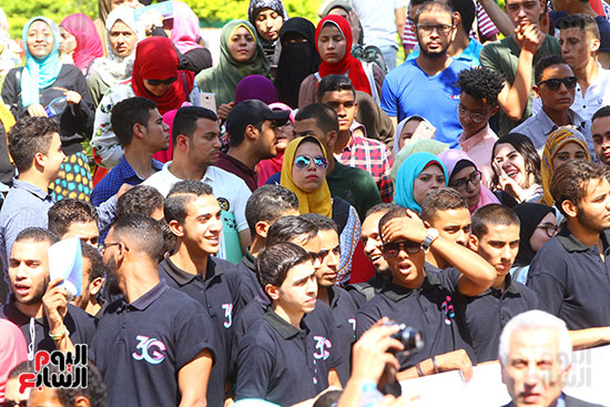 خالد عبد الغفار  يشهد أداء تحية العلم والنشيد الوطنى بجامعة القاهرة (13)