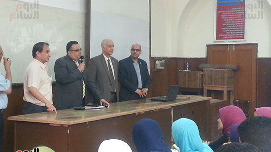 رئيس-جامعة-الإسكندرية-يوجه-كلمة-لطلاب-كلية-العلوم-(6)