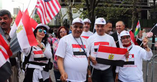 6-استقبال-المصريين-فى-نيويورك-للرئيس-السيسى