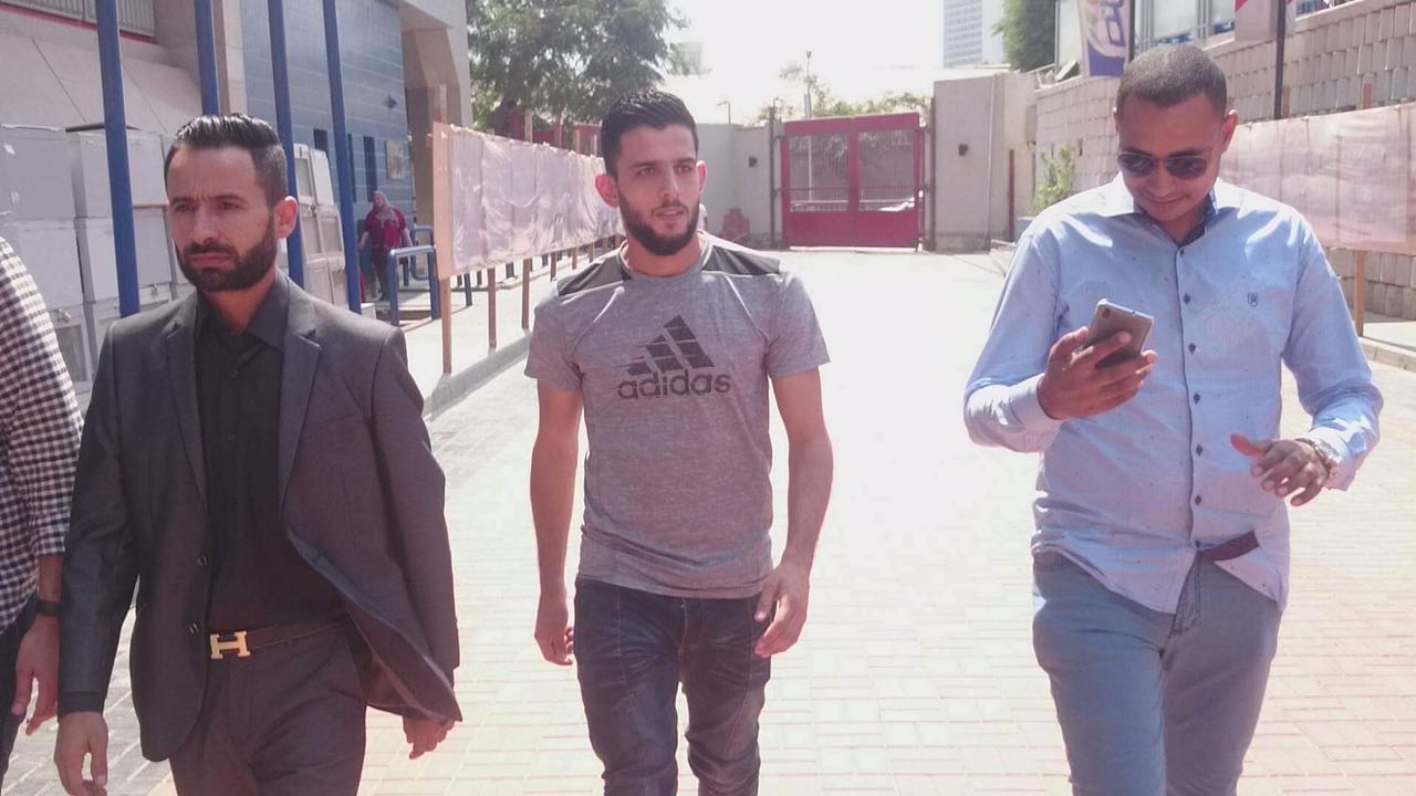 عبد الله الشامى لاعب الاهلي يصل مقر النادى