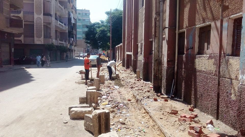 اعمال النظافة والتجميل بمحيط مدارس حي شرق (6)