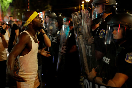 مواجهات بين المحتجين والشرطة