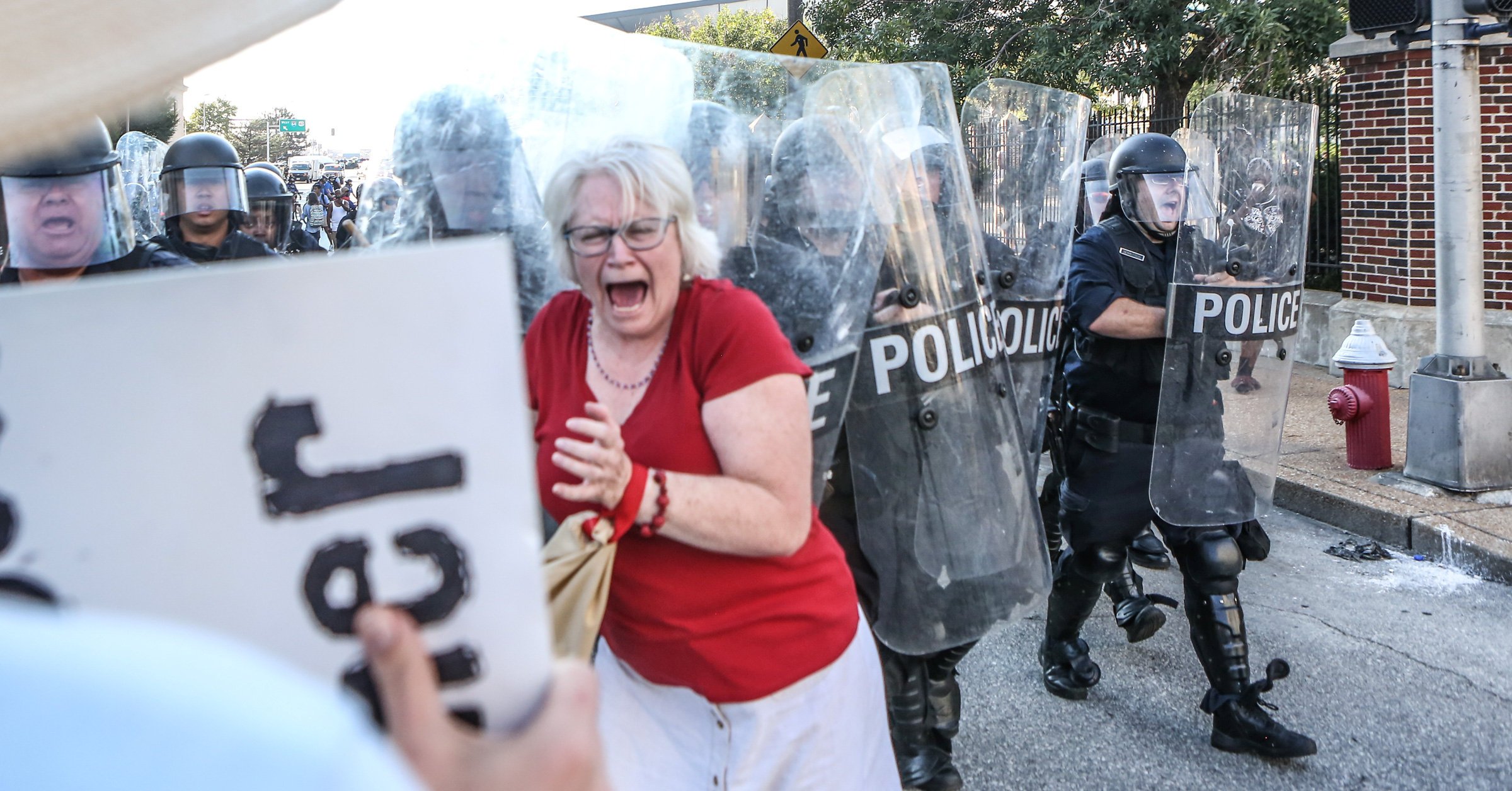 عنف الشرطة الأمريكية فى مواجهة المتظاهرين