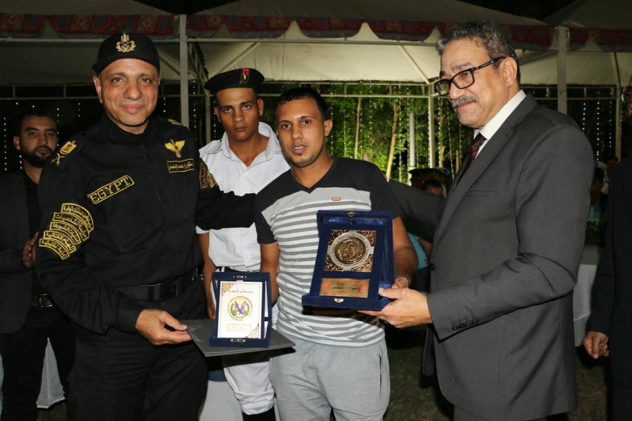 قصور الثقافة تكرم أسر شهداء الشرطة فى احتفالية قناة السويس (5)