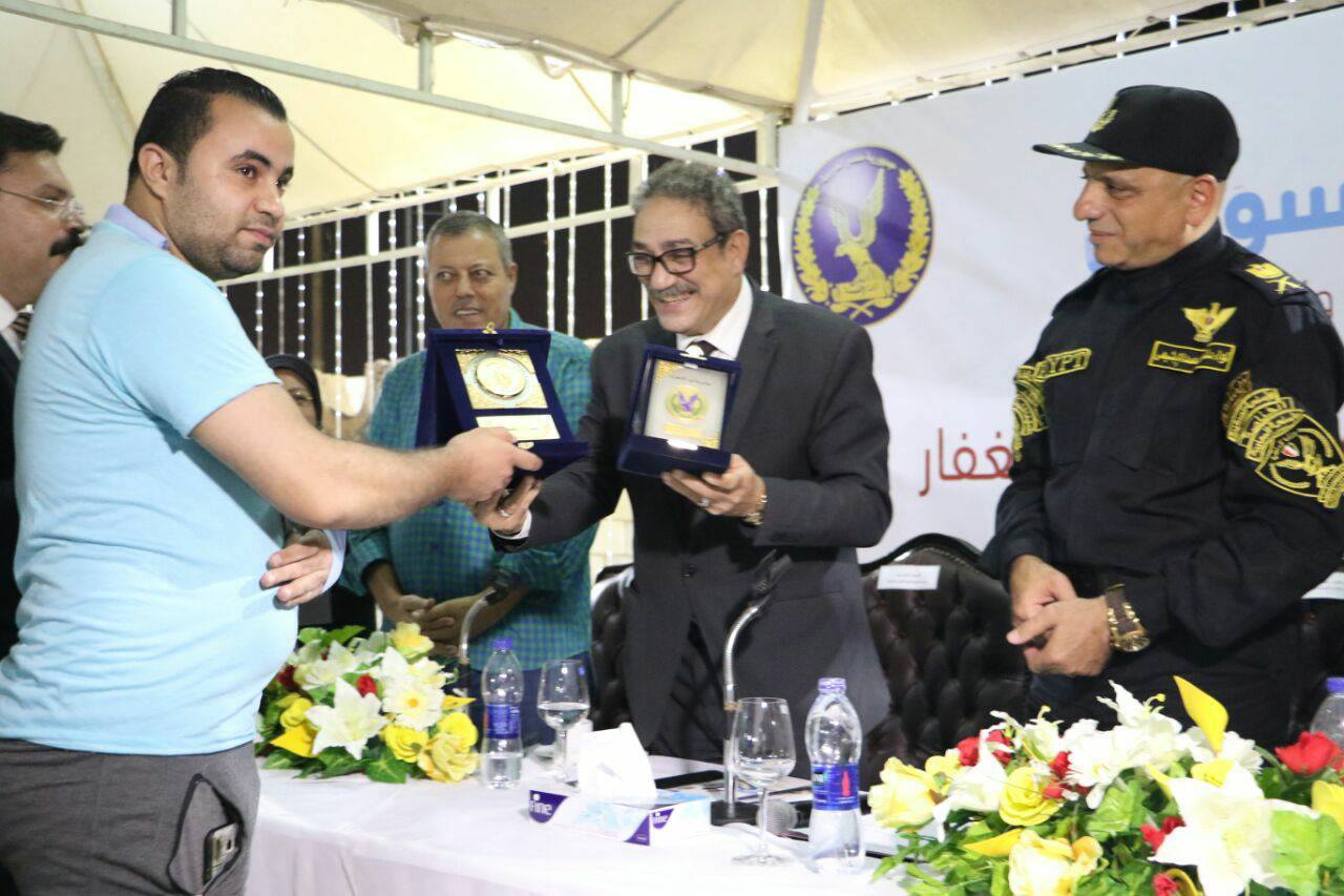 قصور الثقافة تكرم أسر شهداء الشرطة فى احتفالية قناة السويس (2)