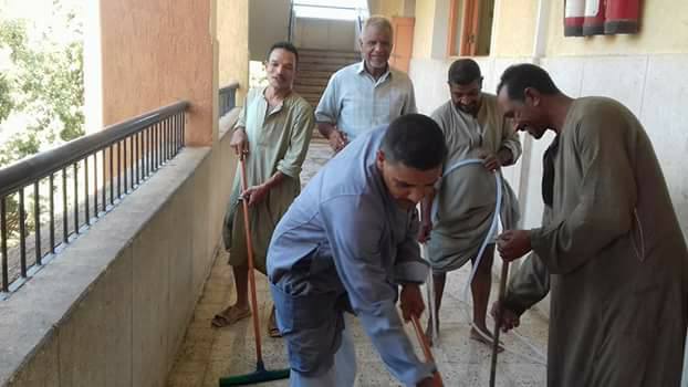 2-             مشاركة المعلمين في تنظيف مدارسهم بالاقصر