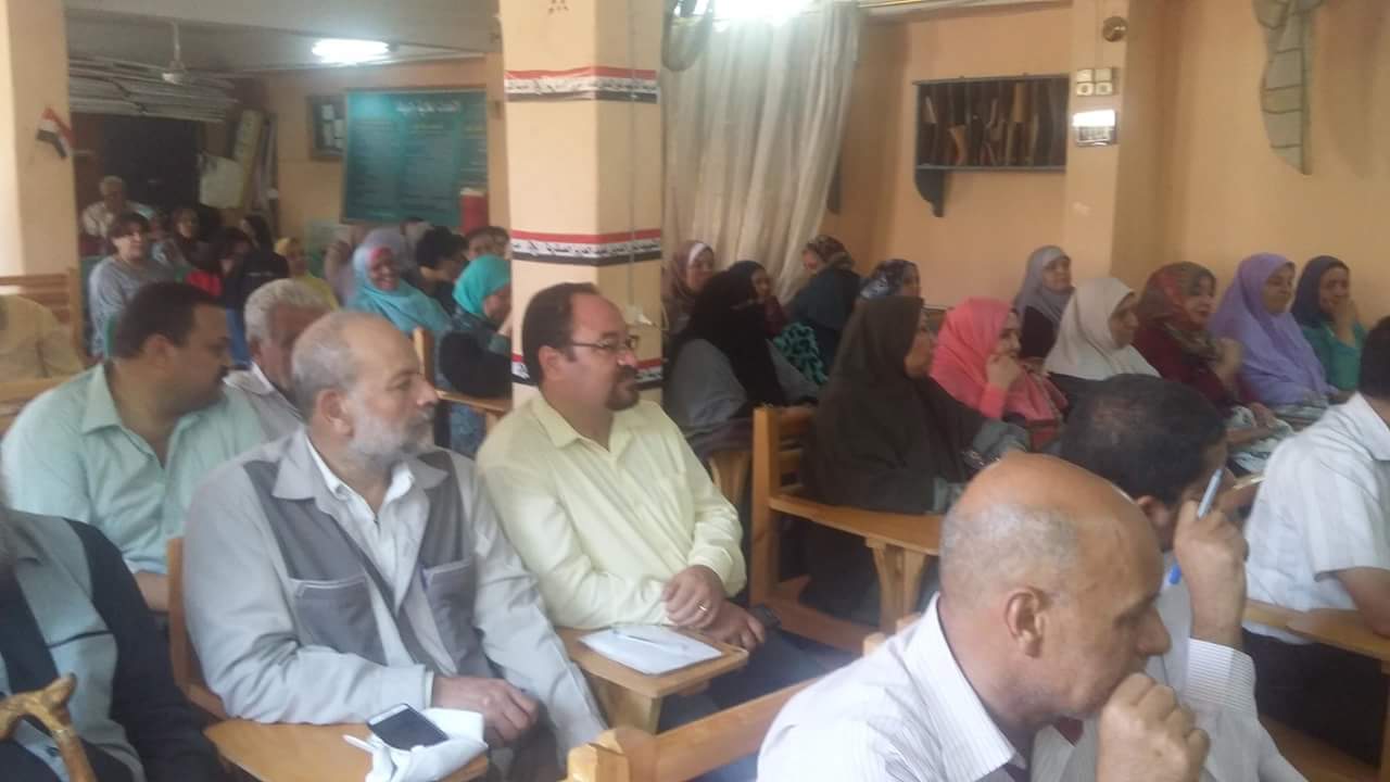 2- جانب من الاجتماع داخل قاعة مدرسة الشهيد نور الدين عبدالعزيز