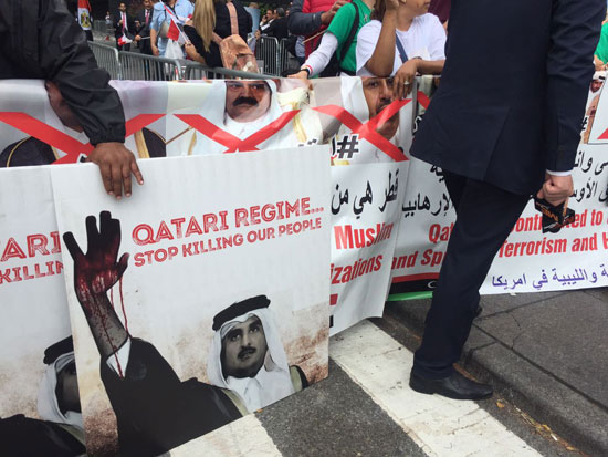وقفه احتجاجيه فى امريكا ضد قطر (11)