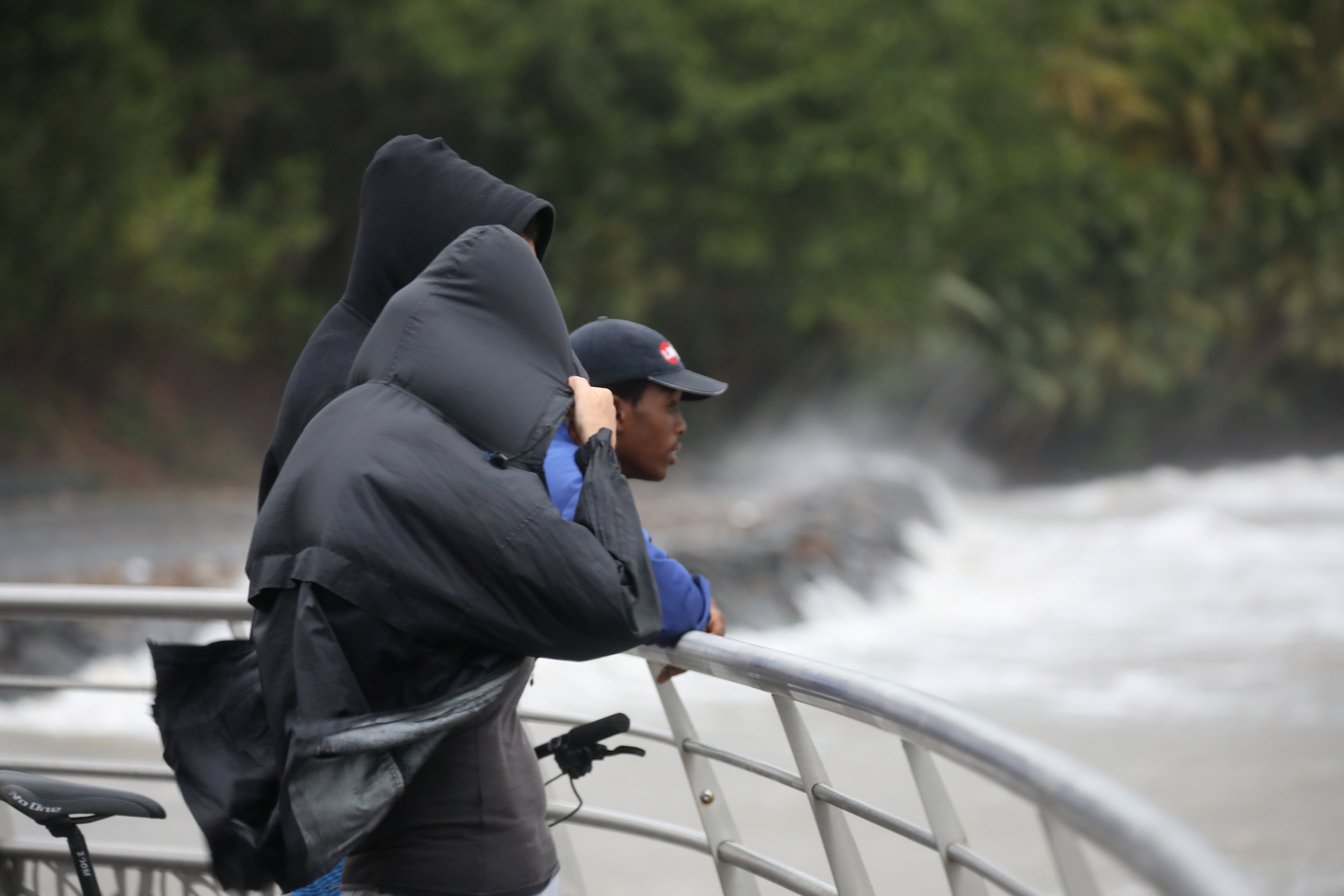 مواطنو أثناء الإعصار