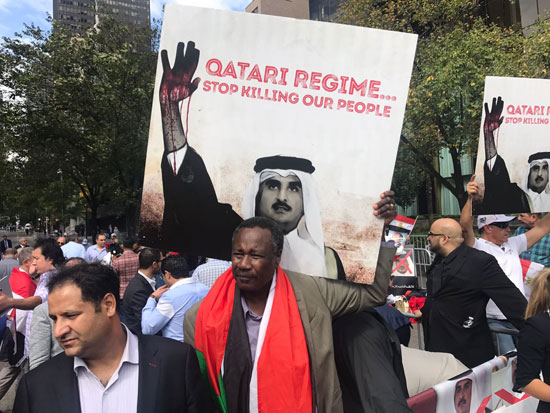 وقفه احتجاجيه فى امريكا ضد قطر (6)