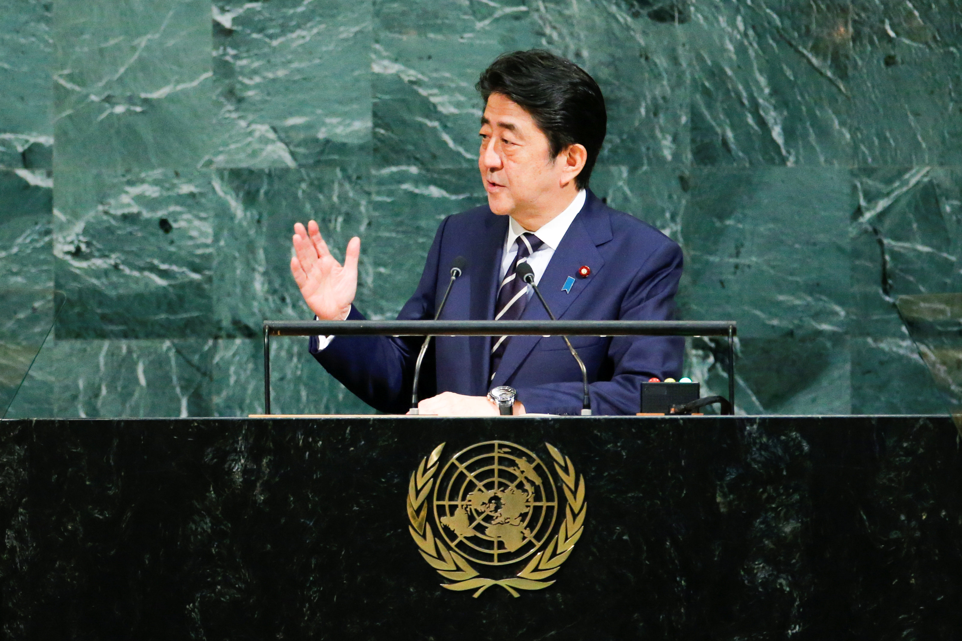 رئيس الحكومة اليابانية شينزو آبى