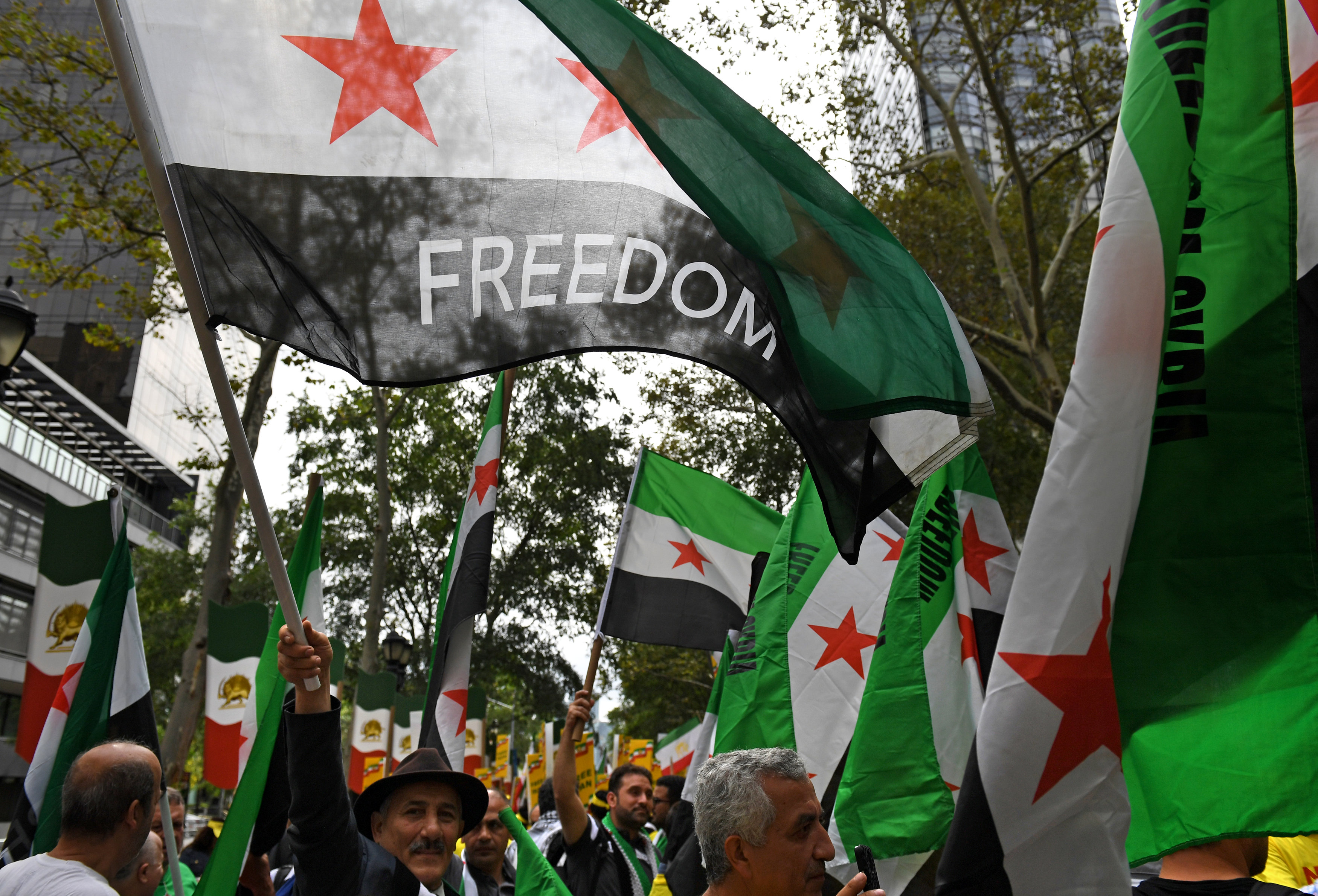 أعلام المعارضة السورية