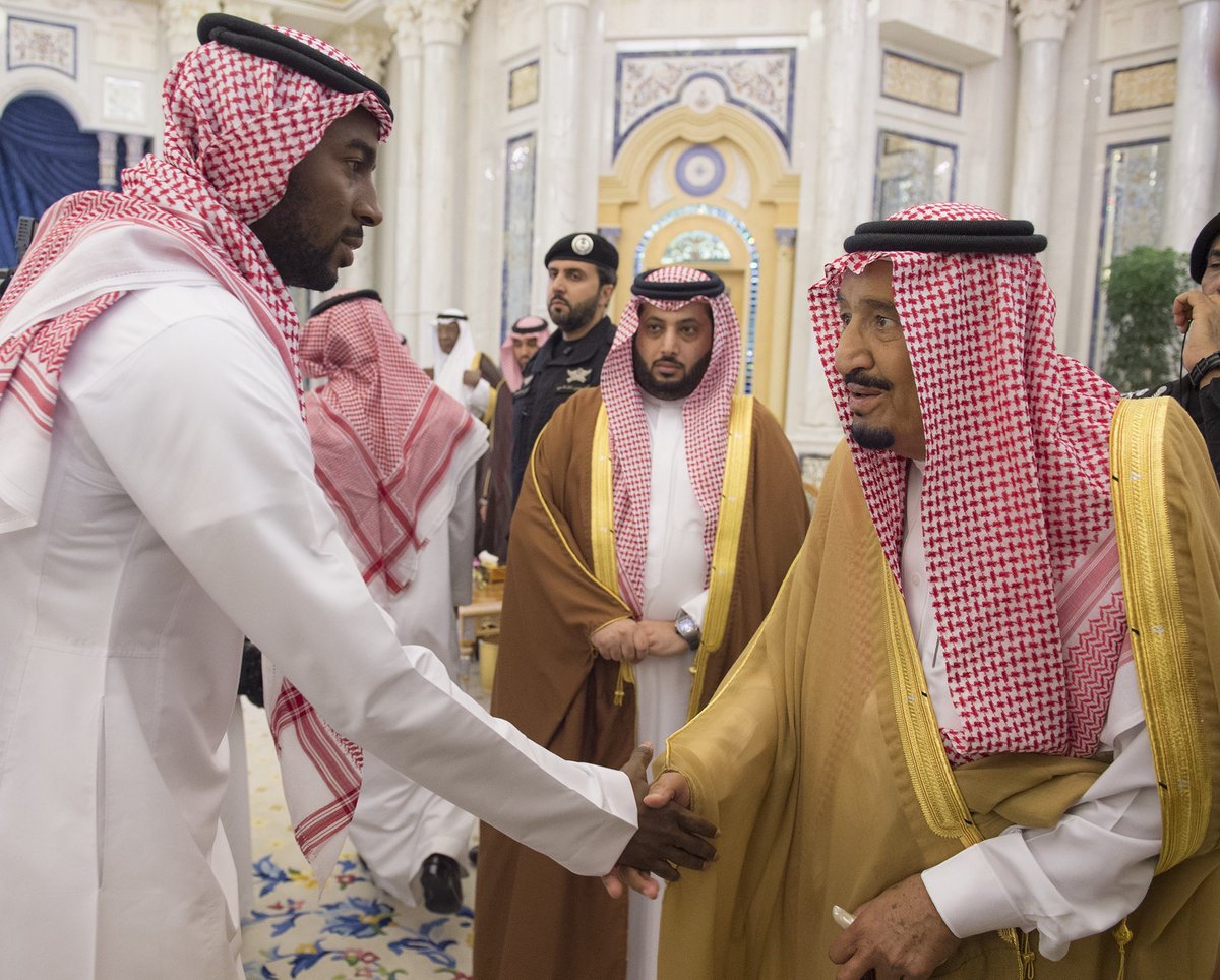 الملك سلمان يستقبل نجوم منتخب السعودية