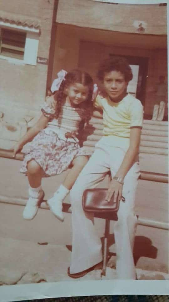 رحاب ابو رجيلة مع شقيقته