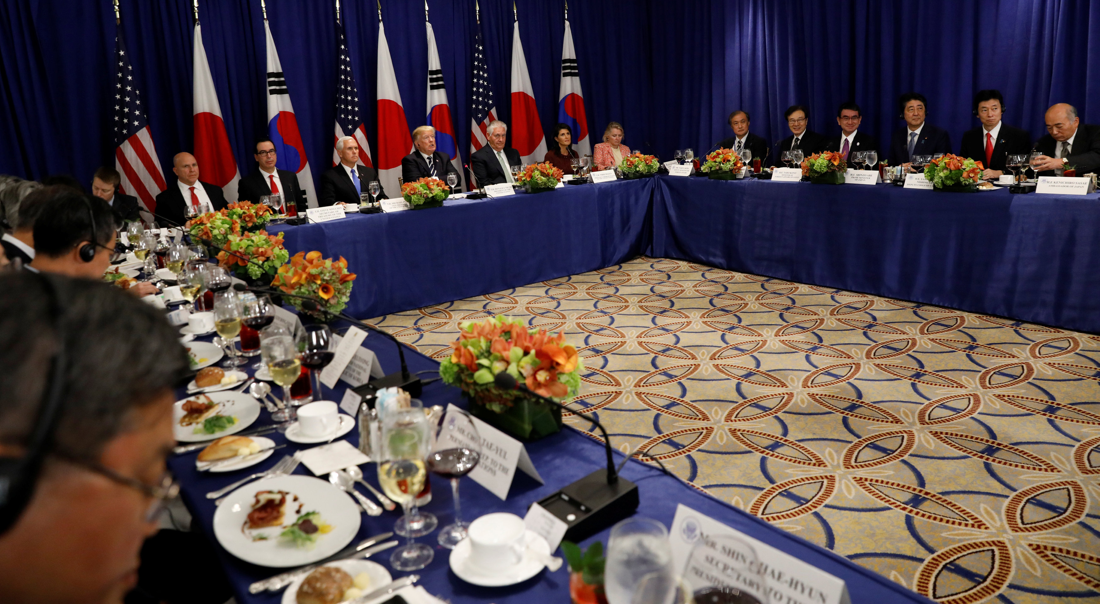 اجتماع ترامب مع مسئوليين اليابان وكوريا الجنوبية