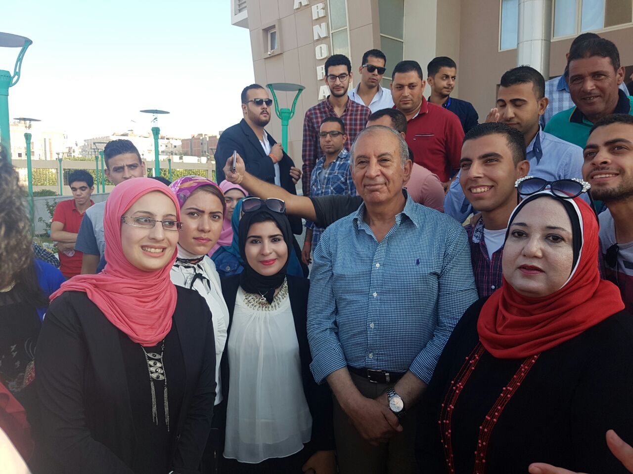 محافظ البحر الأحمر يلتقى بشباب جمعية من أجل مصر  (1)