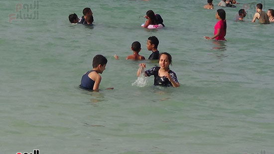              شاطئ الفيروز بمطروح يناسب الأطفال والكبار