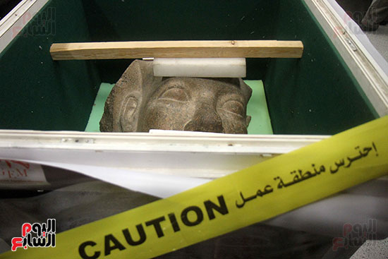 خلال أعمال فض التغليف بالمتحف المصرى الكبير (3)
