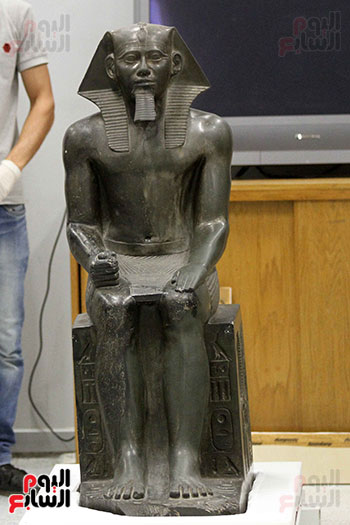 خلال أعمال فض التغليف بالمتحف المصرى الكبير (1)