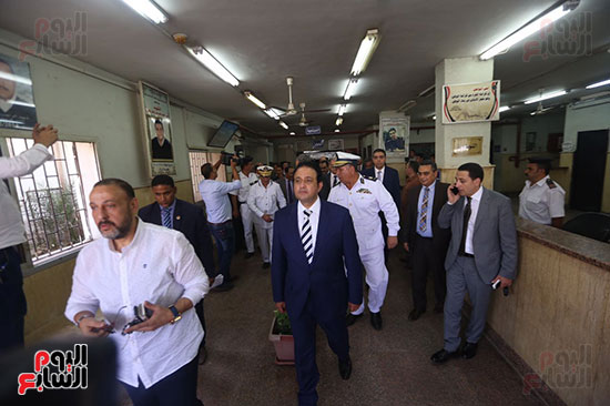أعضاء البرلمان فى زيارة لقسم شرطة روض الفرج و الشرابية و عين شمس (4)