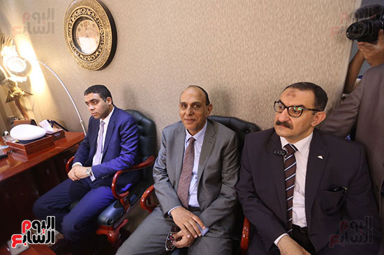 أعضاء البرلمان فى زيارة لقسم شرطة روض الفرج و الشرابية و عين شمس (3)