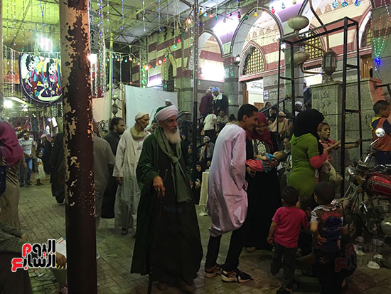 خروج المحبين من مسجد جلال السيوطى