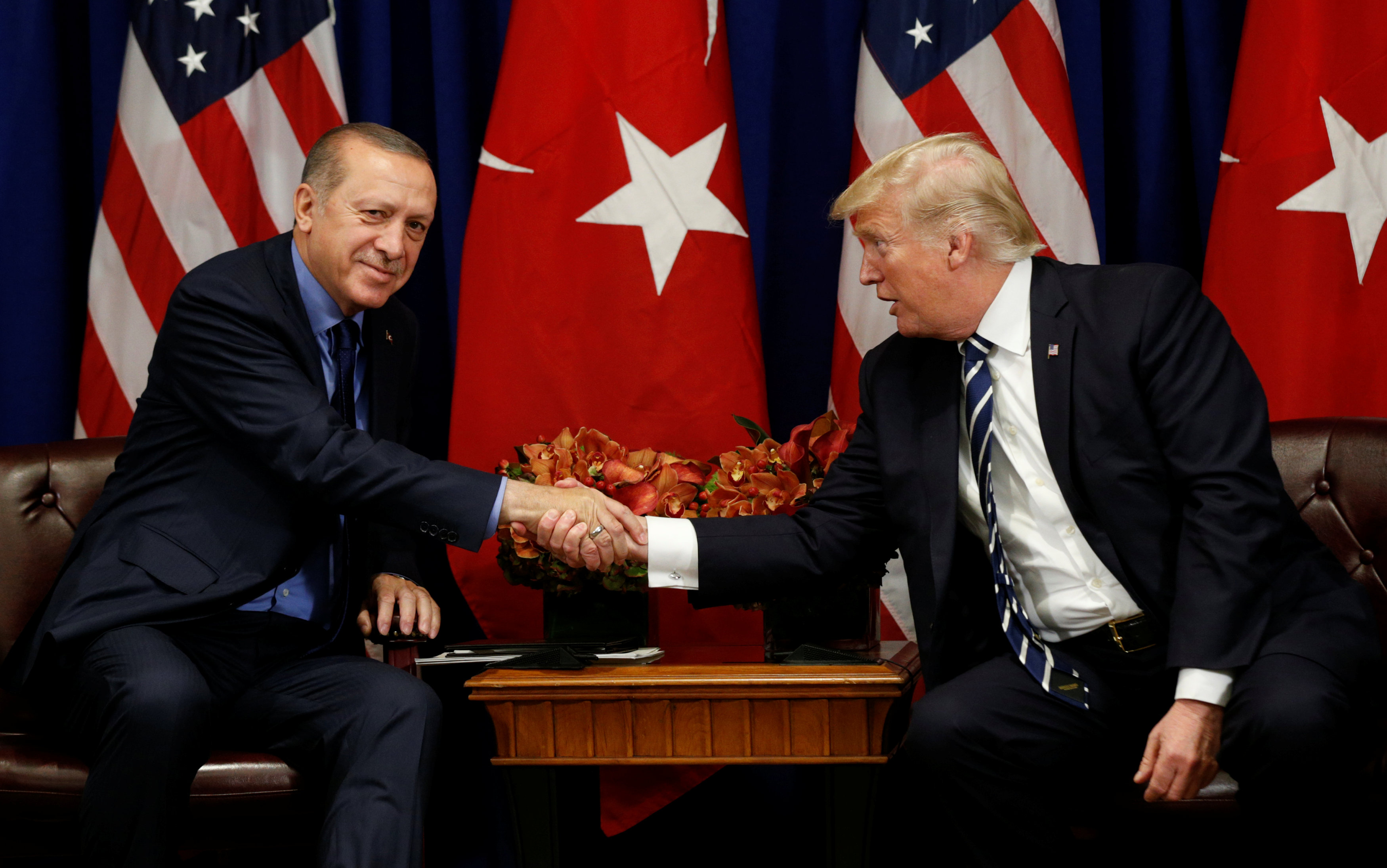 مصافحة ترامب وأردوغان