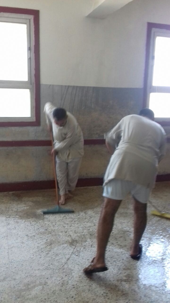 أهالى قرية ابو شميش بالشرقية ينظفون مدرستهم (6)