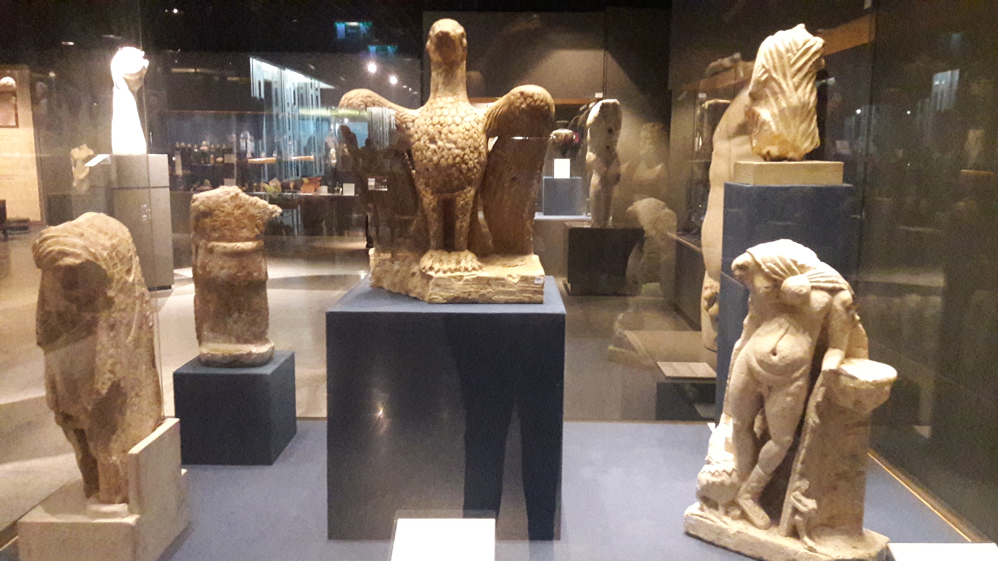 مجموعة تماثيل تنتمى للعصر اليونانى الرومانى