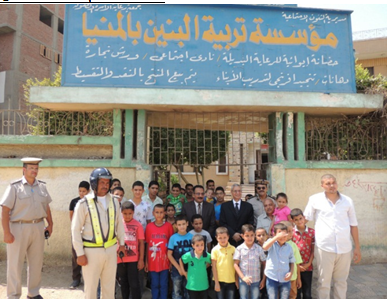 مدير أمن المنيا مع الأطفال الأيتام