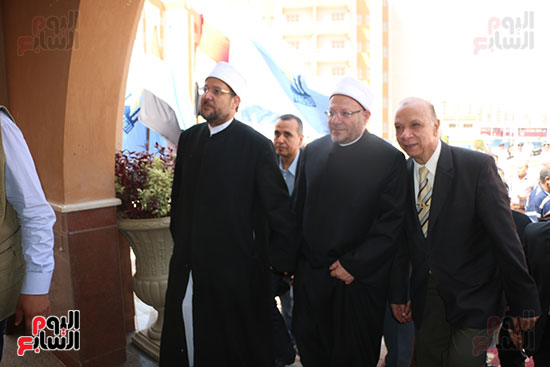 وزير الأوقاف ومحافظ القاهرة يفتتحان مسجد تحيا مصر بالأسمرات (7)