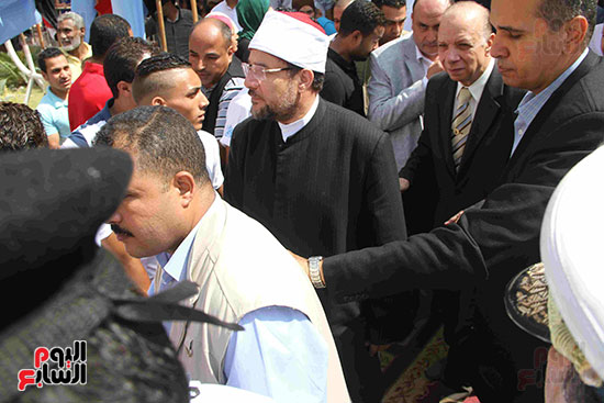 وزير الأوقاف ومحافظ القاهرة يفتتحان مسجد تحيا مصر بالأسمرات (35)