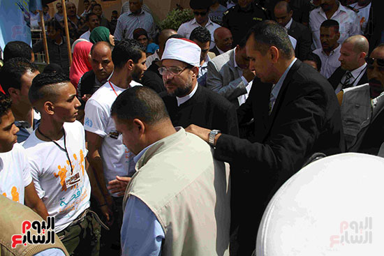 وزير الأوقاف ومحافظ القاهرة يفتتحان مسجد تحيا مصر بالأسمرات (34)