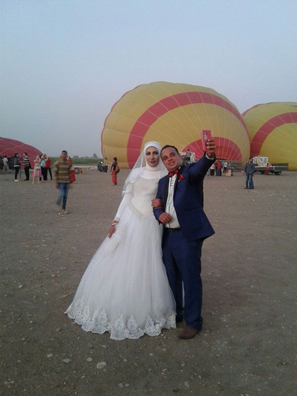 جولة العروسان بمطار البالون قبل الاقلاع للسماء