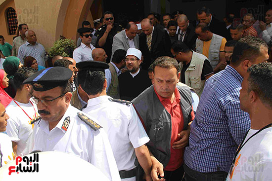 وزير الأوقاف ومحافظ القاهرة يفتتحان مسجد تحيا مصر بالأسمرات (33)