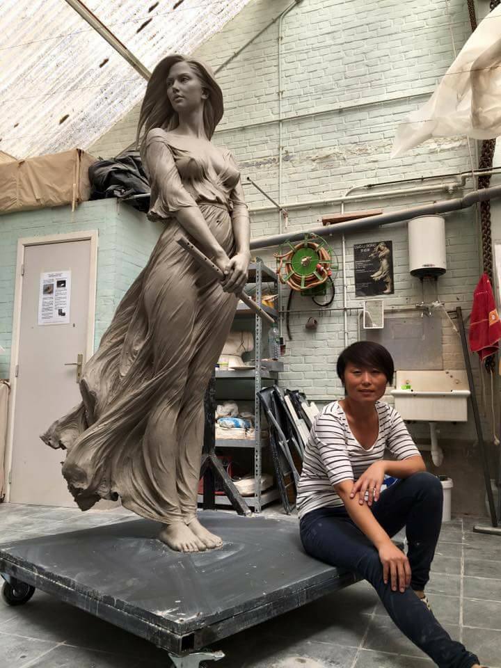  تمثال الفنانة الصينية  (3)