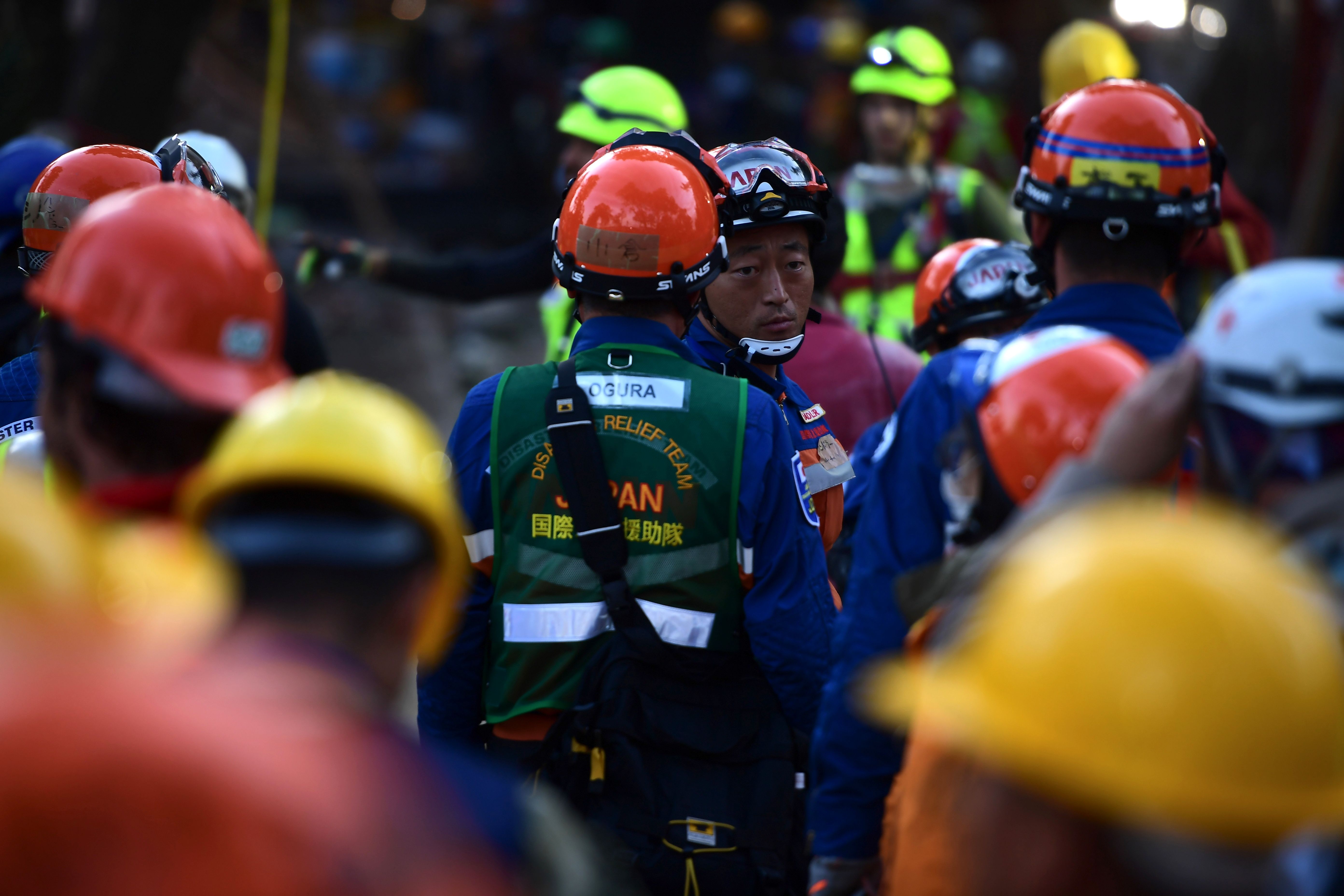 عمال الإنقاذ لزلزال المكسيك