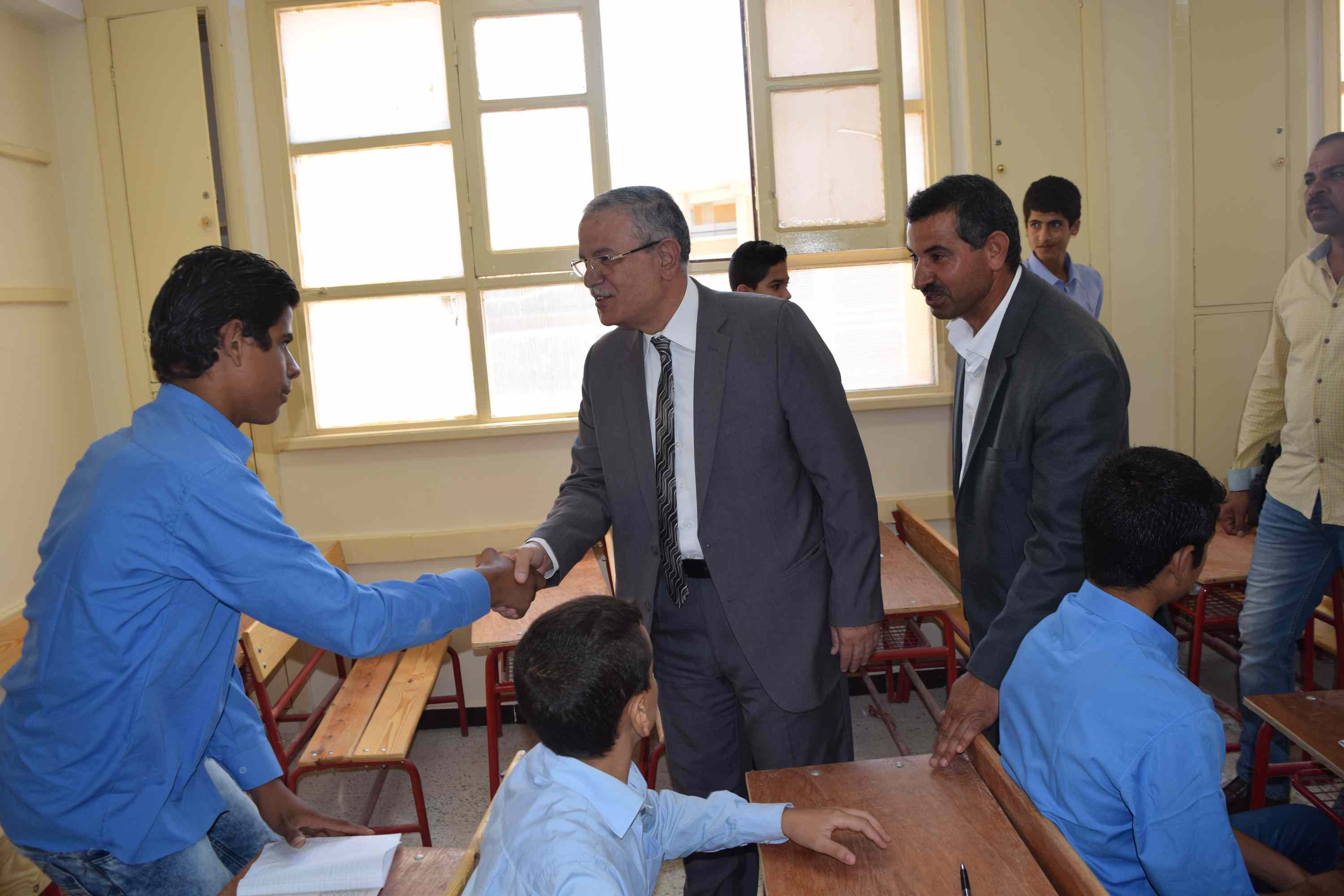 محافظ المنيا يتابع انتظام العملية التعليمية بعدد من مدارس القرى (14)